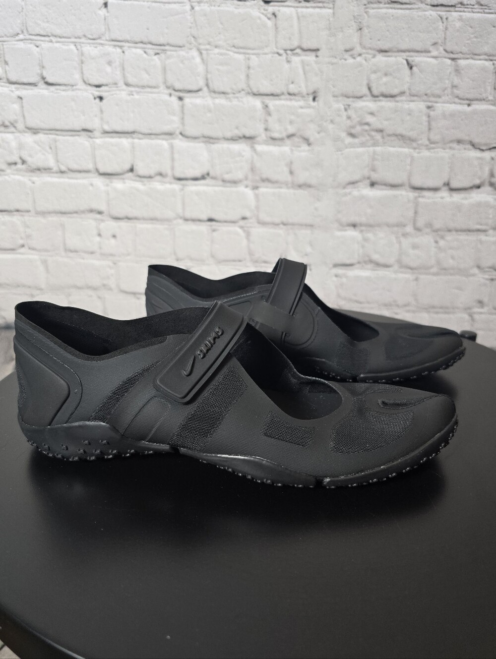 NikeSKIMS RIFT MESH Sneaker - Picture 2 of 10